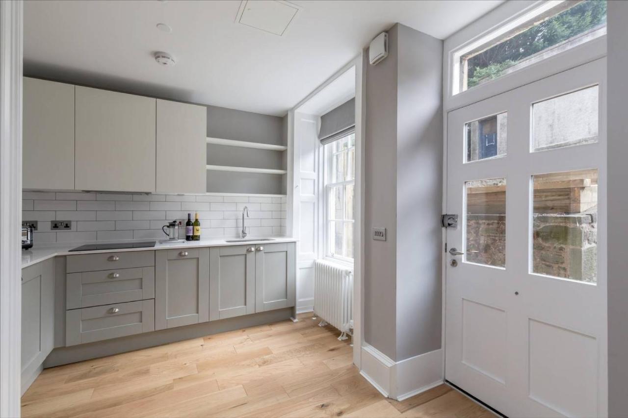 Joivy Luxurious 2Br Home Near Haymarket Station إدنبرة المظهر الخارجي الصورة