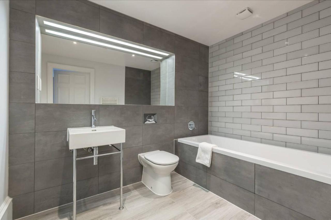Joivy Luxurious 2Br Home Near Haymarket Station إدنبرة المظهر الخارجي الصورة
