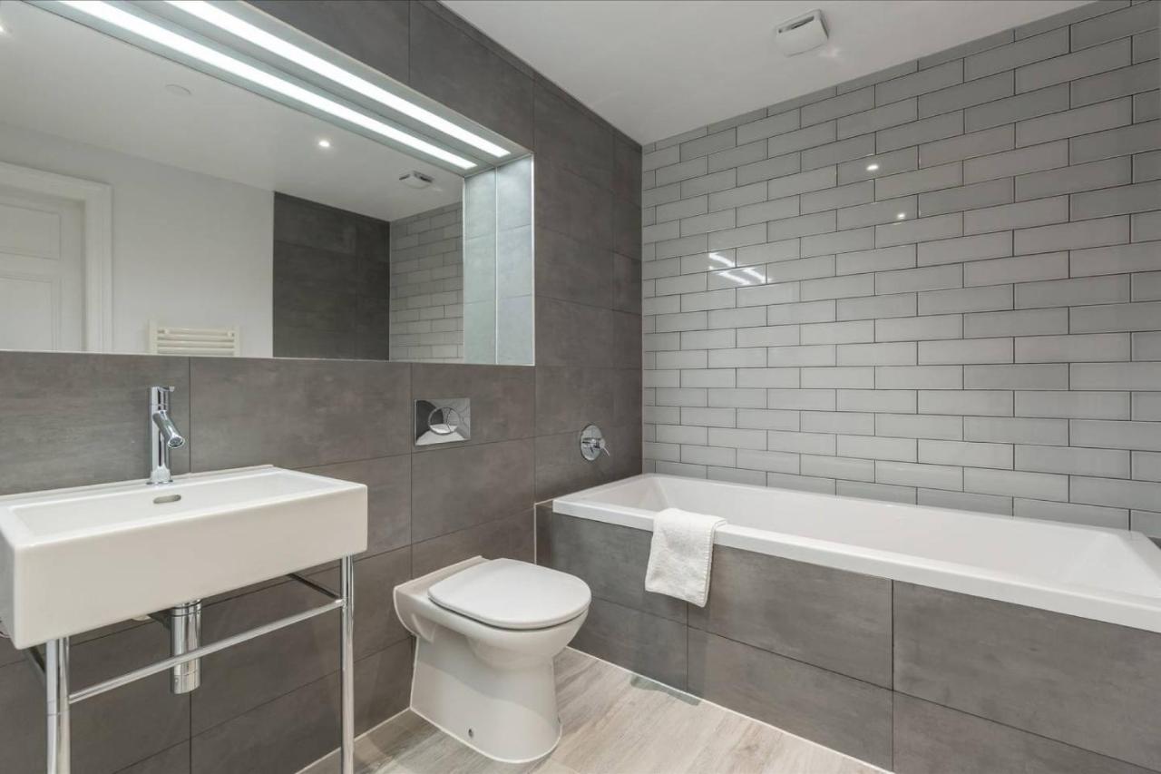 Joivy Luxurious 2Br Home Near Haymarket Station إدنبرة المظهر الخارجي الصورة